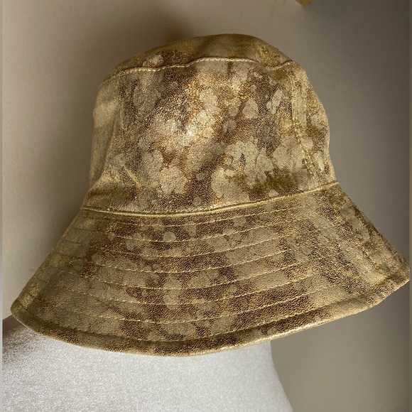 NWOT! FREE PEOPLE METALLIC GOLD
BUCKET HAT - Picture 2 of 7